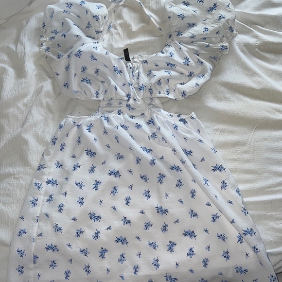 H&M Dresses & Skirts - H&M Cutout Dress